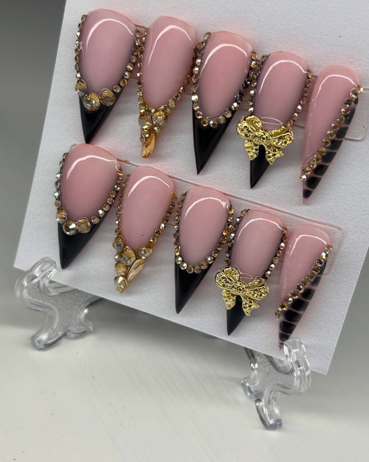 Black and gold set
